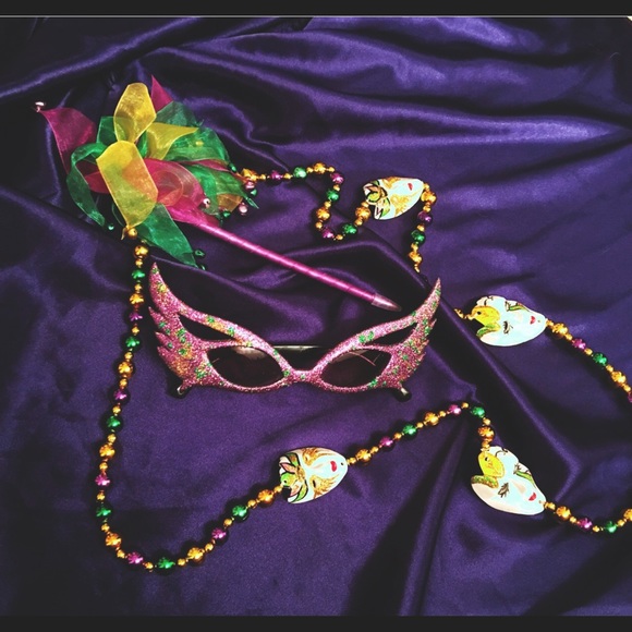 Vintage Mardi Gras Accessories x3 - Picture 1 of 4